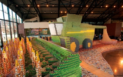 20120112000411 Enprnprn23 John Deere Can Do Sculpture 1y 1326326651 Mr