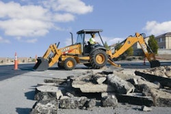 Case580 N Loader Backhoesideview