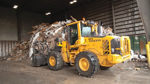 A Volvo wheel loader takes care of the rubbish.