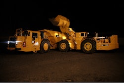 Caterpillar Cat R3000 D Loads Cat Ad60