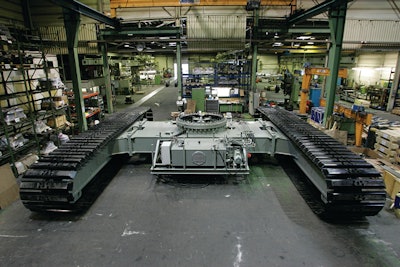 This B9 carbody was made by Intertractor America Corp. for a mobile conveyor application that weighed 285 metric tons. It measures 269.7 in. long by 275.6 in. wide by 63 in. high and weighs 48.26 mt. The track shoes are 70.86 inch-wide flat shoes. The design allows the carbody to be disassembled for shipping purposes. The track drives are 360 kNm maximum output torque with 355 cc hydraulic motors.