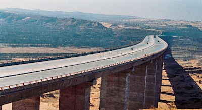 Volvo Ce China Desert Highway