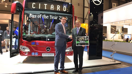 Hartmut Schick (right), head of Daimler Buses and CEO of EvoBus GmbH, receives a certificate to commemorate the delivery of the 25,000th Groeneveld Oilmaster to EvoBus, from Johan Bood of Groeneveld.