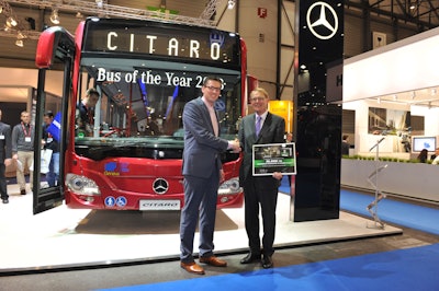Hartmut Schick (right), head of Daimler Buses and CEO of EvoBus GmbH, receives a certificate to commemorate the delivery of the 25,000th Groeneveld Oilmaster to EvoBus, from Johan Bood of Groeneveld.