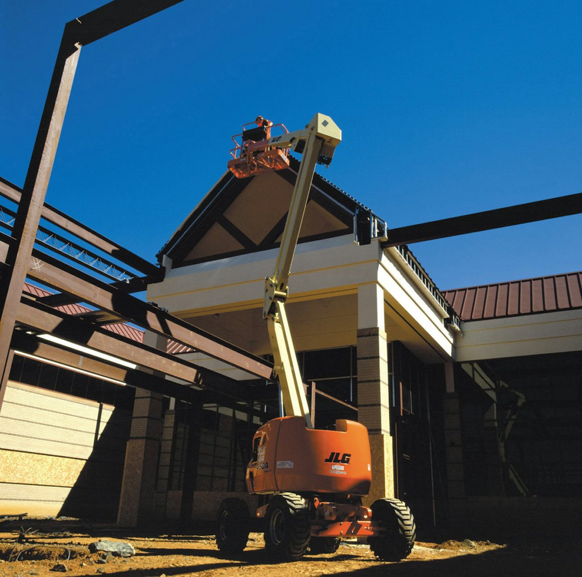 New JLG 450AJ boom lift features 45 gradeability for improved rough