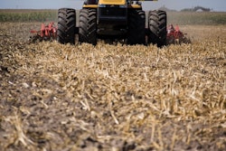 Challenger Mt900 E Series Articulated Tractor 300dpi 02042014