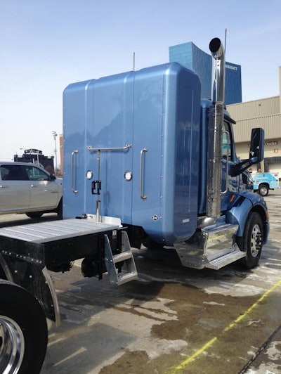 Peterbilt Quantum Fuel Systems Backof Cab Cng Storage