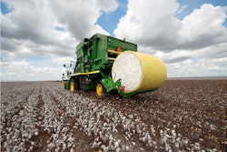 CP690_Cotton_Picker_2