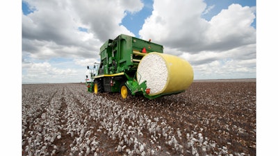 CP690_Cotton_Picker_2