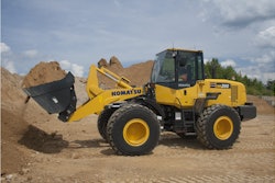 Komatsu_WA200_7WheelLoader