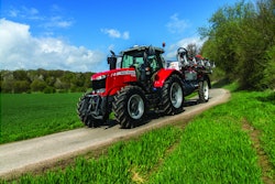 MassyFerguson_7700_Series_driving_sprayer_300dpi_08152014