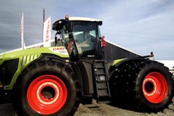 Claas XERION 4X4 Tractor with Rotating Cab