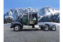 The Kenworth T880’s distinctive decal design features a night shot of the U.S. Capitol, brightly lit and colorfully arrayed Christmas tree, official seal of the 2014 Capitol Christmas Tree project, and logo of Wille Transport, a Kenworth customer.