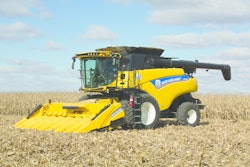 NewHolland CR680Combine 54be7c34c3050