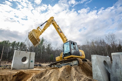Caterpillar Inc.’s 313F L GC hydraulic excavator uses a 70 hp (52 kW) Tier 4 Final engine to provide power to the machine’s hydraulic system (read more, 12058192). The hydraulic system’s load-sense pump and main control valve calculate the machine’s exact work demands to deliver the right amount of power for digging, lifting and attachment use on the job.