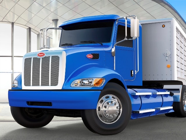 https://img.oemoffhighway.com/files/base/acbm/ooh/image/2015/03/Peterbilt_CNGTruck.551ad77f00a21.png?auto=format%2Ccompress&q=70