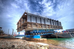 A SCHEUERLE SPMT in use near Bok SA SCHEUERLE SPMT in use near Bok Seng in Korea. Especially when driving onto barges, maximum stability is required.