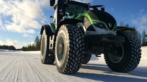 NokianTyreValtra WorldsFastestTractor TireCloseup 5523dda14b5c9