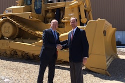 Tata Steel’s Director Sales Freek Schut receives the award from CAT’s Global Category Manager Global Purchasing Unformed Steel Global Supply Network, Dennis Kunka.