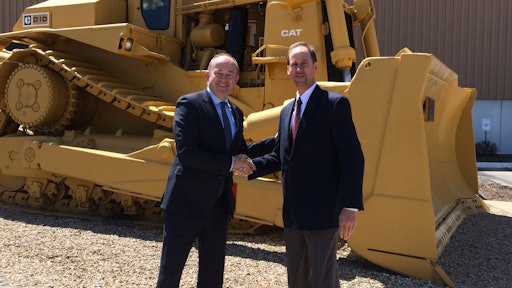 Tata Steel’s Director Sales Freek Schut receives the award from CAT’s Global Category Manager Global Purchasing Unformed Steel Global Supply Network, Dennis Kunka.