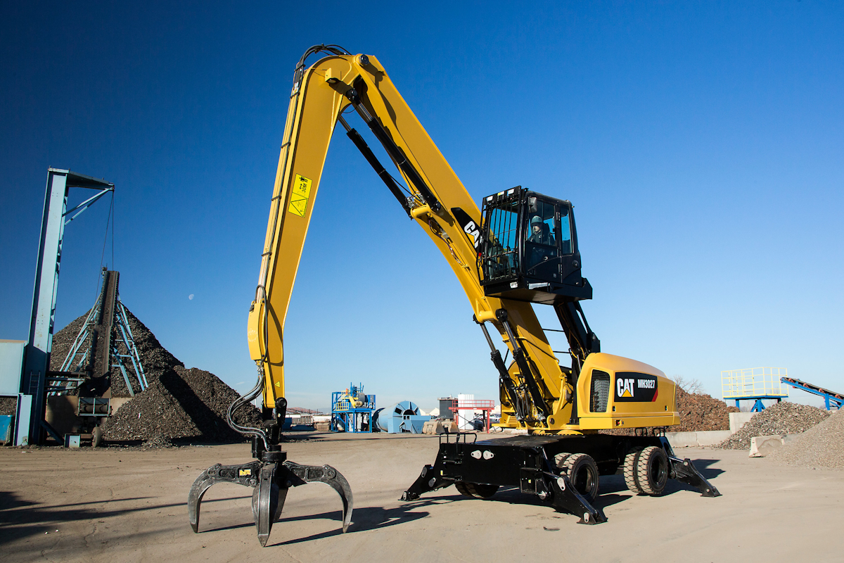 Caterpillar introduces MH3027 wheeled material handler with advanced powertrain and efficient