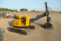 A restored P & H S-20 Stik-Clam owned by Dave Geis of Seward, NE, at the Historical Construction Equipment Association’s 2013 International Convention and Old Equipment Exposition.