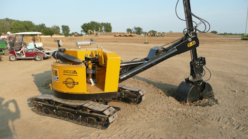 A restored P & H S-20 Stik-Clam owned by Dave Geis of Seward, NE, at the Historical Construction Equipment Association’s 2013 International Convention and Old Equipment Exposition.
