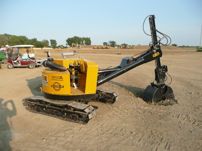 A restored P & H S-20 Stik-Clam owned by Dave Geis of Seward, NE, at the Historical Construction Equipment Association’s 2013 International Convention and Old Equipment Exposition.