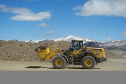 WA380 8 action centered 55a66cb08859e