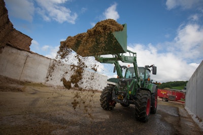 AGCO Fendt 500 loader bucket 300dpi 08252015 55dd1a06dd604