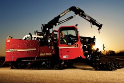 The 268-hp (200-kW) JT100 features 100,000 lbs. (445 kN) of pullback and 12,000 ft.-lbs. (16,270 Nm) of torque, the JT100 is the ideal HDD unit for very long bores, such as river crossings, and installations of large-diameter pipe.