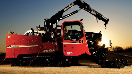 The 268-hp (200-kW) JT100 features 100,000 lbs. (445 kN) of pullback and 12,000 ft.-lbs. (16,270 Nm) of torque, the JT100 is the ideal HDD unit for very long bores, such as river crossings, and installations of large-diameter pipe.