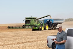 Soybean Harvest Farmer 55e05bc026732