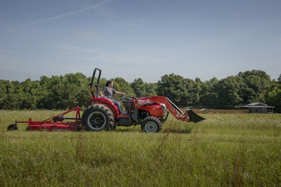 AGCO MasseyFerguson 2700ESeries SideView mowing 300dpi 08052015 55e7600315d44