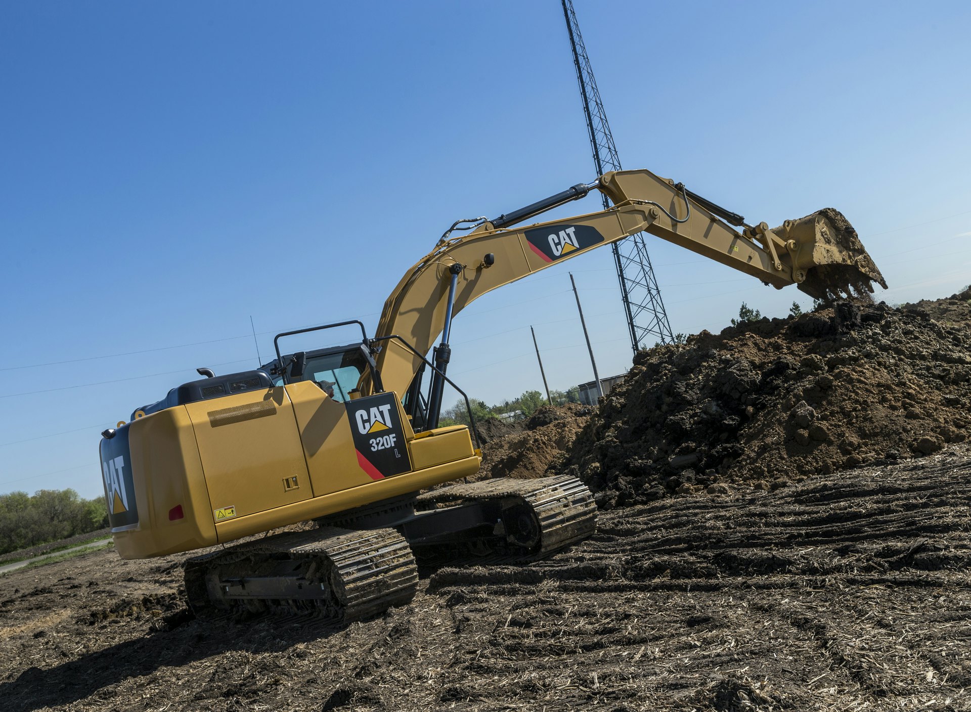 New Cat 320F hydraulic excavator features 8.5% reduced fuel
