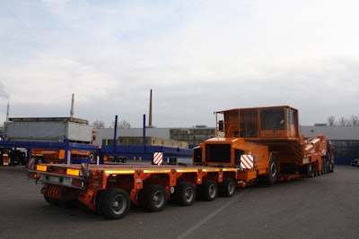 KAMAG slag pot carrier during delivery to the South Korean steel giant, Taewoong, on a SCHEUERLE-KAMAG K25.
