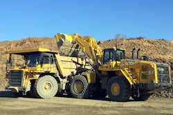 Komatsu WA6008WheelLoader loading 56af97e6ba0ae