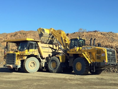Komatsu WA6008WheelLoader loading 56af97e6ba0ae