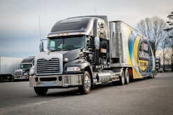 MackTrucks NASCARPinnacleModel SideView 56c4a652d230c