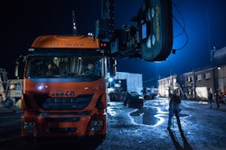 WB Batman v Superman Iveco Stralis 1 56e6f6c0d371a