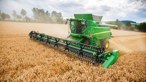 JohnDeere T670Combine 574f4a976776b