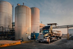 Mack Pinnacle Axle Back Model 57641e5a93e46