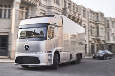 Daimler premiered the Urban eTruck at IAA 2016.