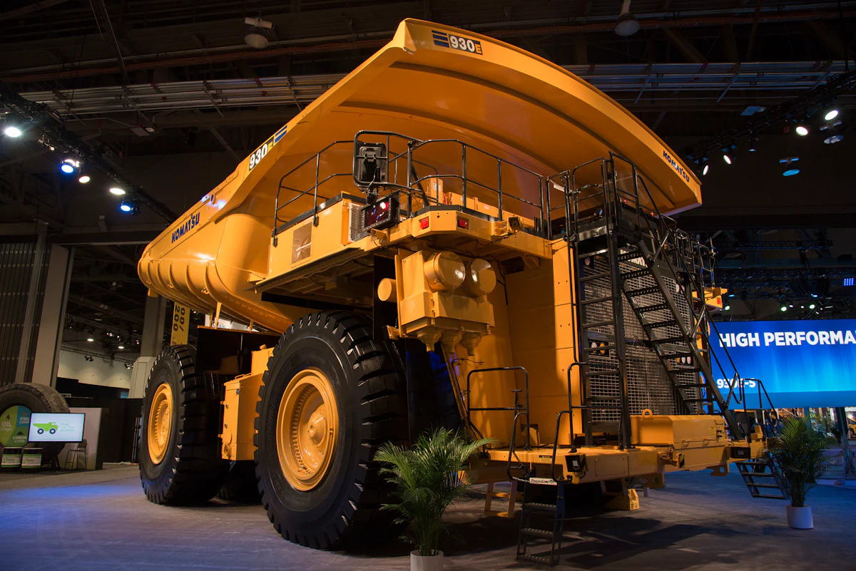 Komatsu Previews 930E-5 Mining Haul Truck at MINExpo 2016 | OEM