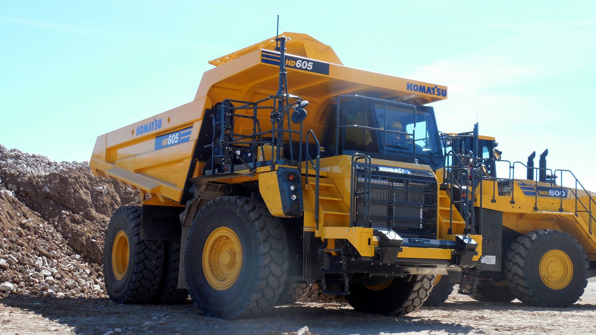 【全品送料無料】 Trucks Off-Highway New Introduces Komatsu | Off-Highway OEM ミニカー