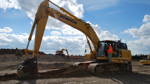 Student Learning How To Operate A Komatsu Pc490 L Ci 11 5891ed1953ccd