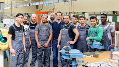 Fl Chtlinge Gruppenbild 2 58e257bc28528