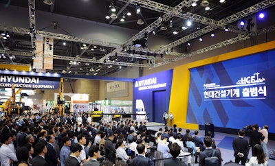 Hyundai Construction Equipment announced its goal of becoming a top 5 player by 2023 at the 2017 CONEX Korea show.
