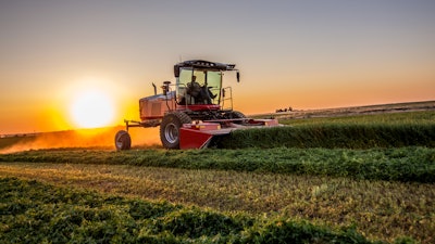 Na Agco Wr9900 Series Self Propelled Windrower Alfalfa Idaho 2017