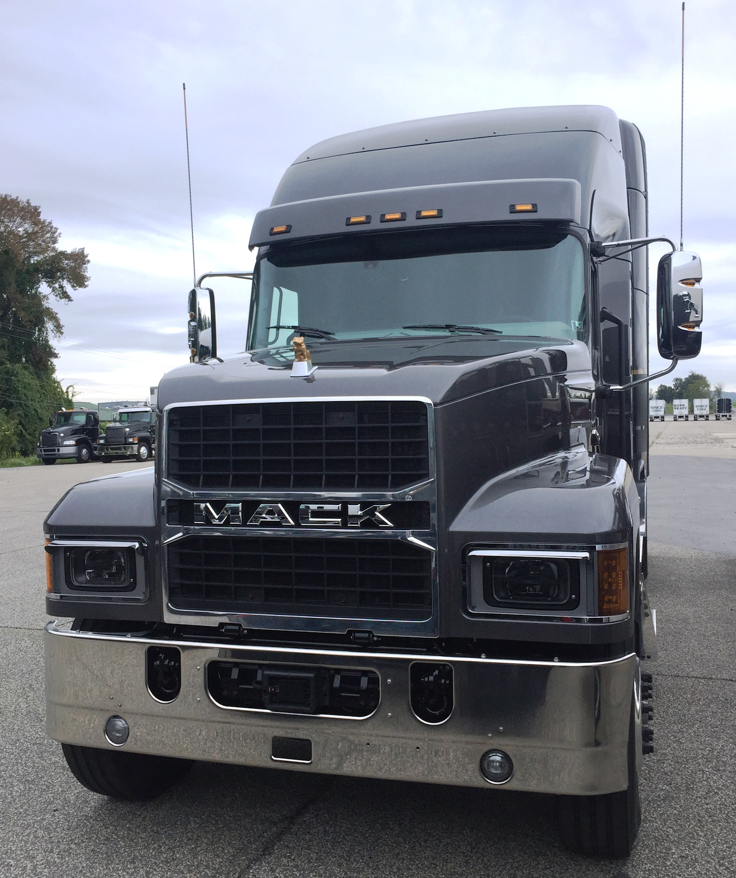 Mack Trucks Updates Pinnacle Granite Models With New Driver Focused Interiors Oem Off Highway Mack Truck 2022 Interior